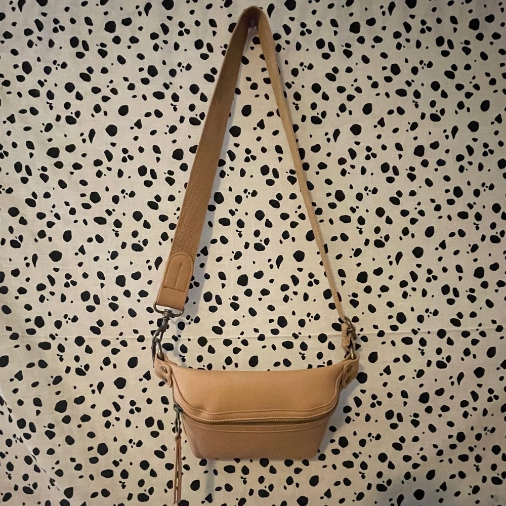 Universal Thread fanny pack